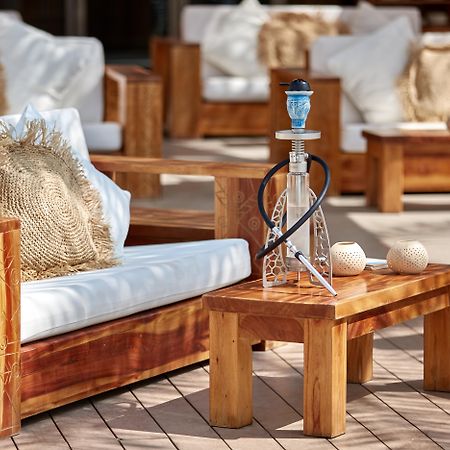 Swissôtel Al Ghurair Dubai Bagian luar foto A hookah on a table