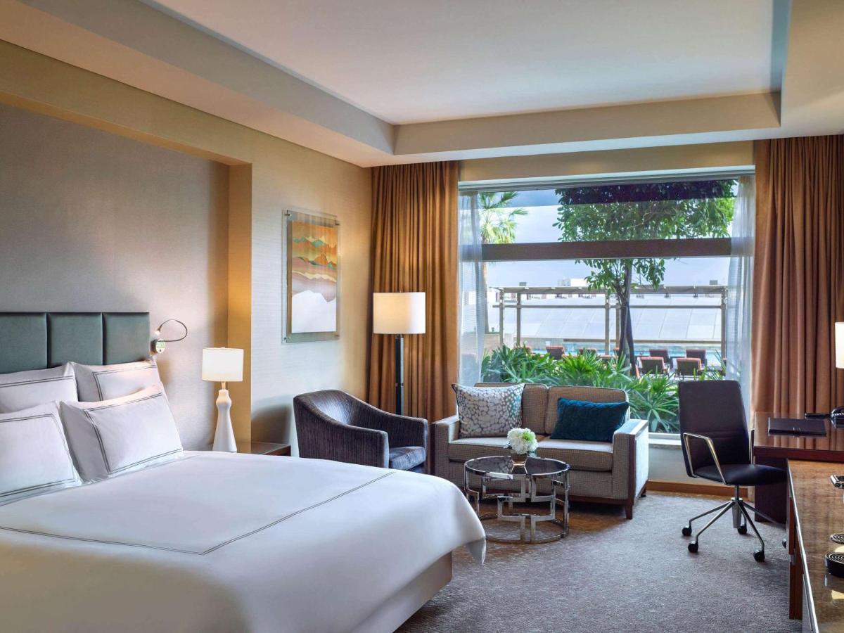 Swissôtel Al Ghurair Dubai Bagian luar foto Deluxe room