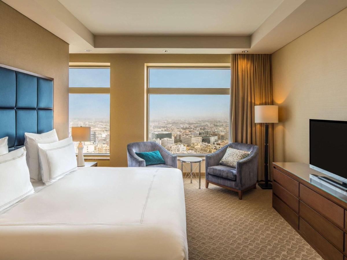 Swissôtel Al Ghurair Dubai Bagian luar foto Deluxe room
