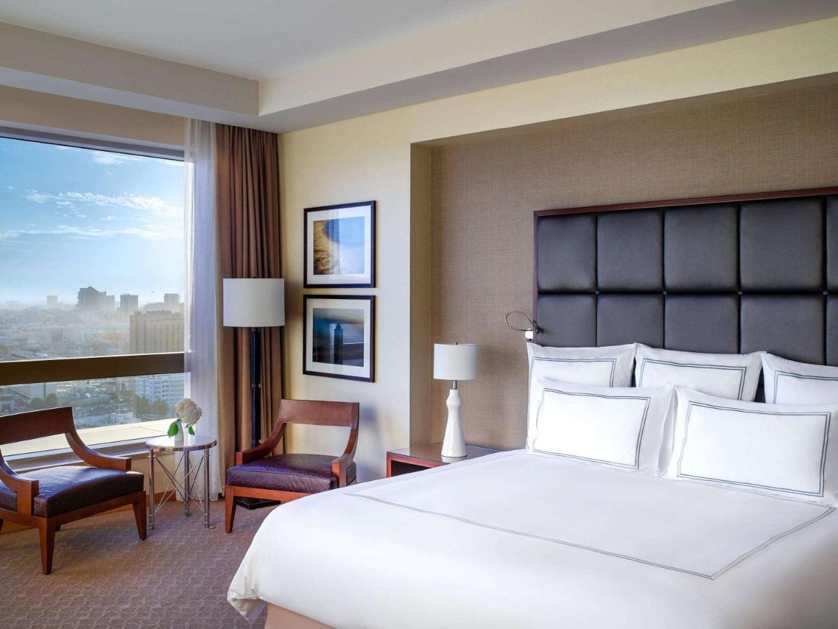 Swissôtel Al Ghurair Dubai Bagian luar foto A guest room at the Westin Palace, Madrid