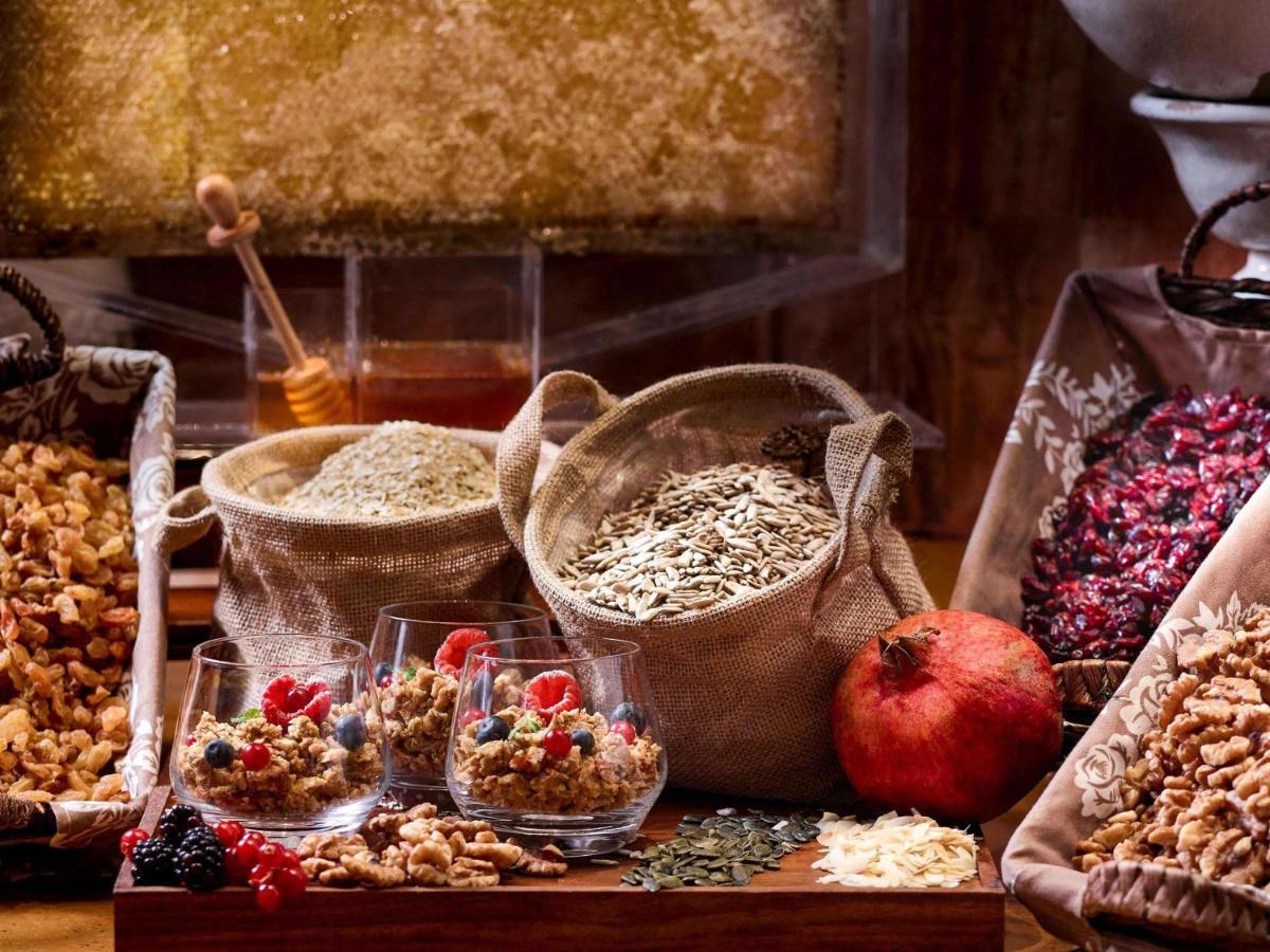 Swissôtel Al Ghurair Dubai Bagian luar foto Healthy food