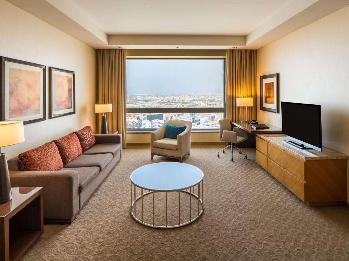 Swissôtel Al Ghurair Dubai Bagian luar foto A suite at the hotel