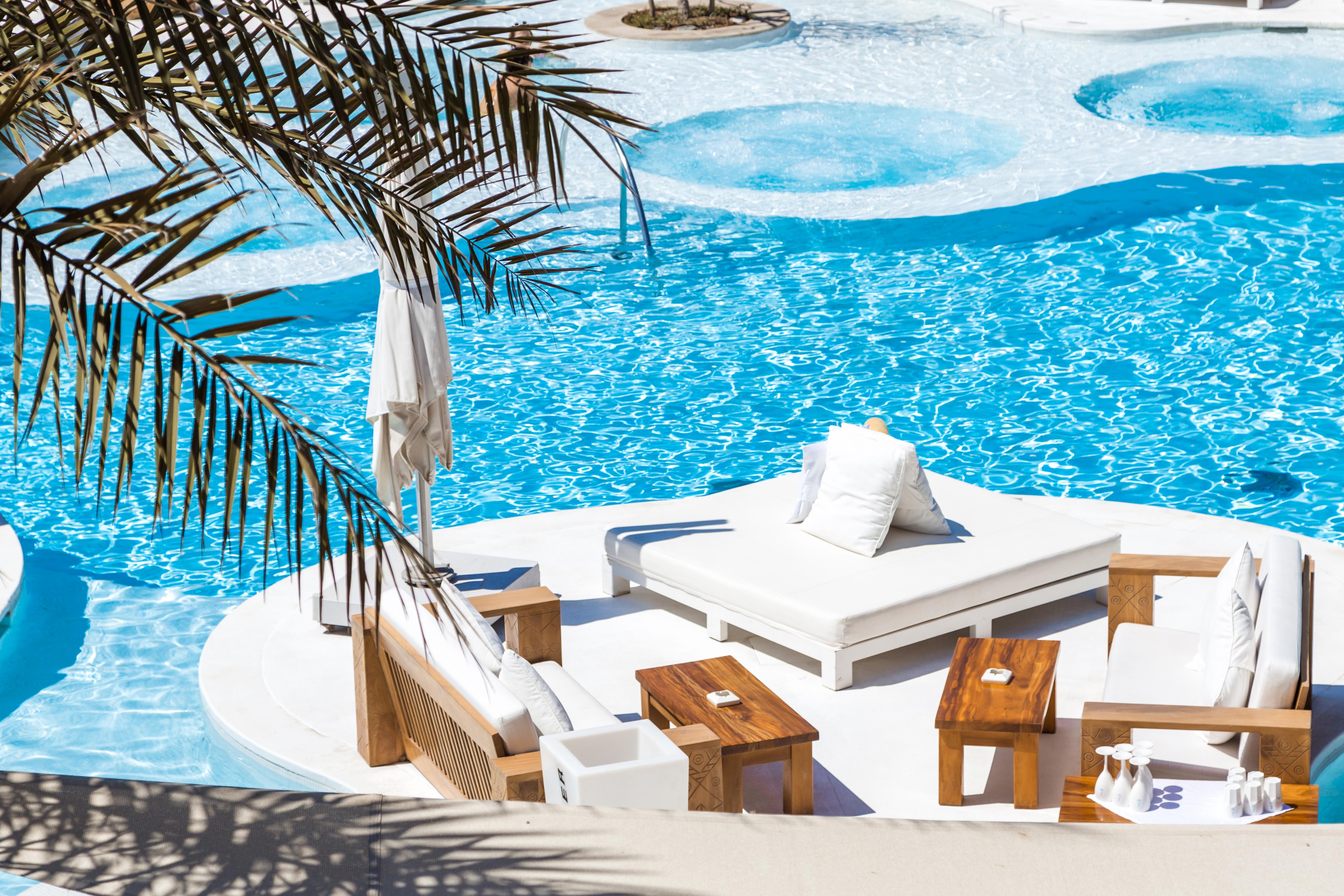 Swissôtel Al Ghurair Dubai Bagian luar foto The pool at the W South Beach