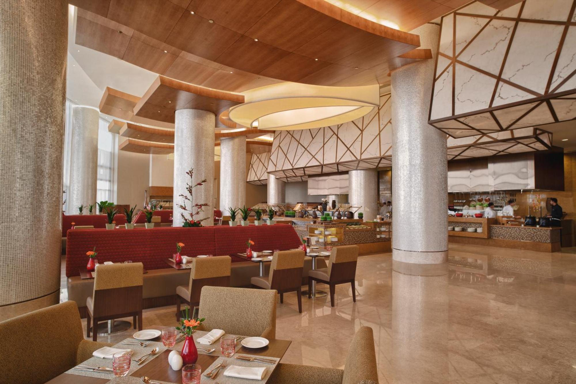 Swissôtel Al Ghurair Dubai Bagian luar foto The restaurant