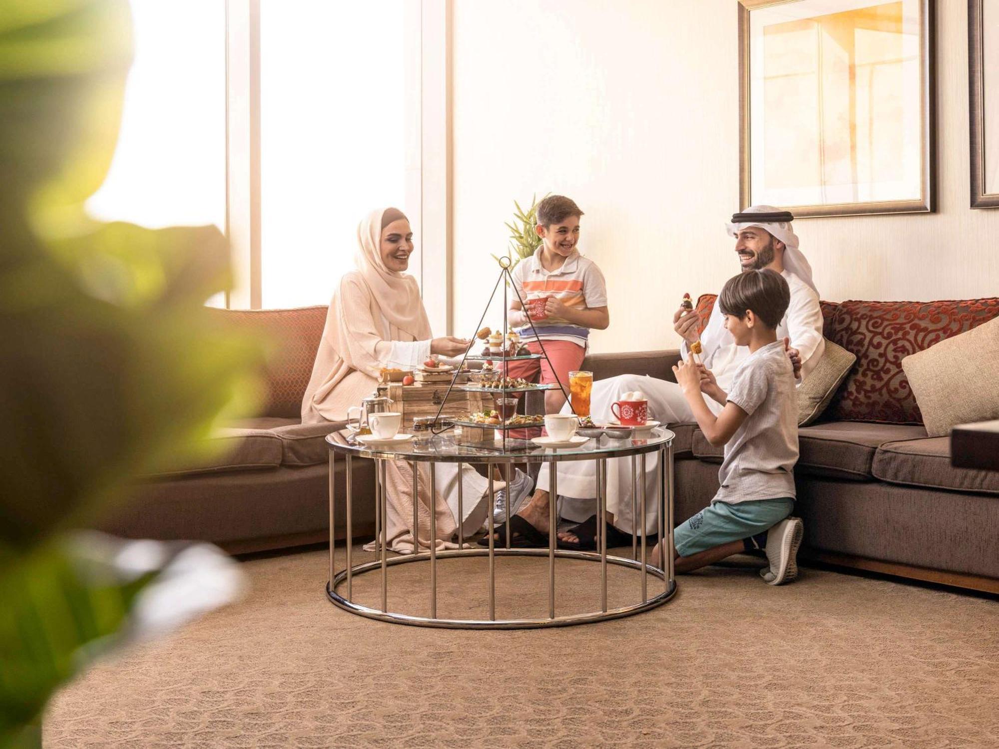 Swissôtel Al Ghurair Dubai Bagian luar foto Family at home